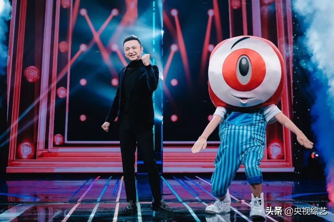 大腿颠球100下,10岁少年创造一小时交替颠球纪录