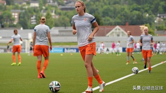 足坛十大女人最爱的球员,足坛历史十大女足球明星