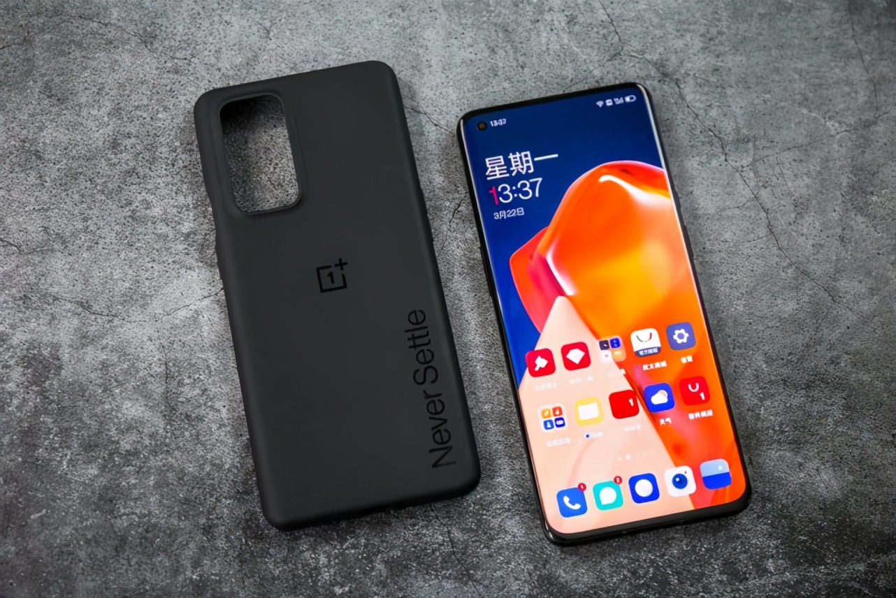 两千直面屏5g手机推荐性价比高,大屏强悍的性价比5g手机推荐