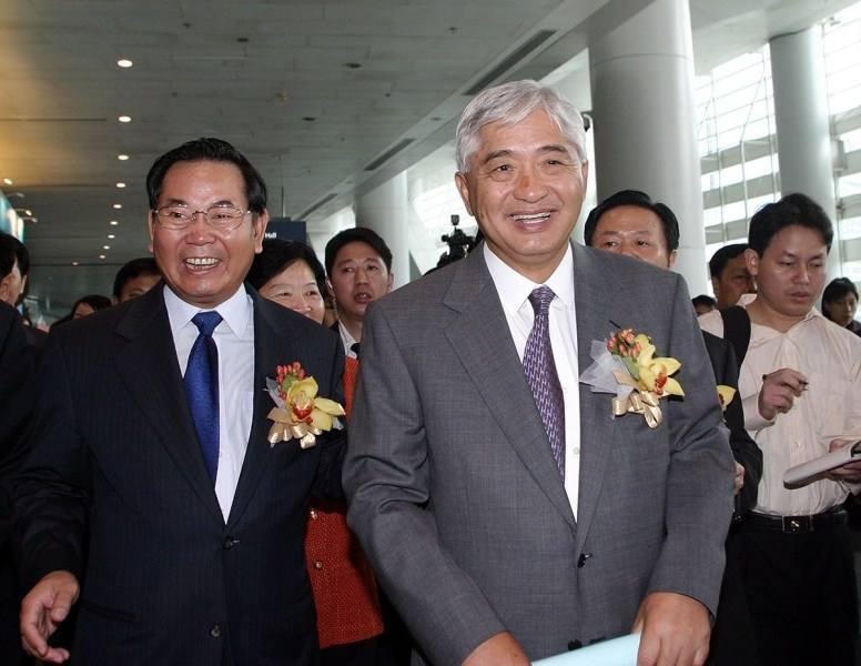 恒生指数发明者,坐拥75亿资产,13子女却无人接班,终迫卖与外人