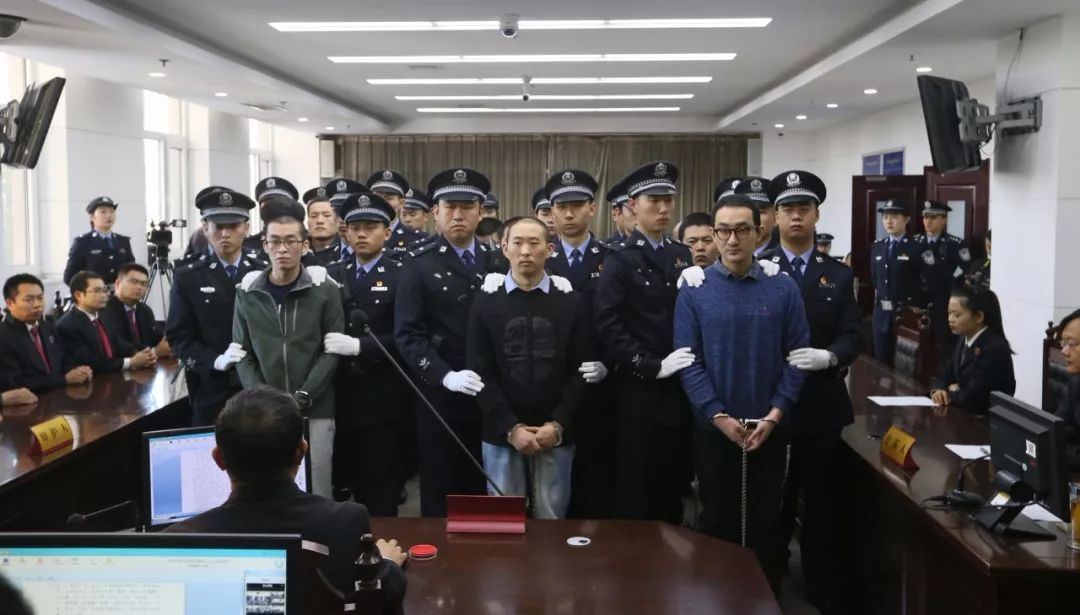 造成被害人或亲属实施自杀行为！7起涉黑恶势力犯罪案件，46人被集中宣判！