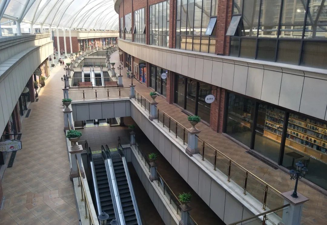 关门转让实体店,徐州商场撤场不让撤怎么办