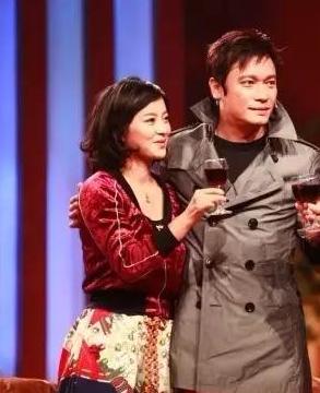 罗嘉良抛弃豪门养女,罗嘉良叶荣添生意失败卖盒饭