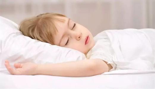 宝宝睡觉不踏实有什么方法解决,四天的宝宝晚上睡觉不踏实