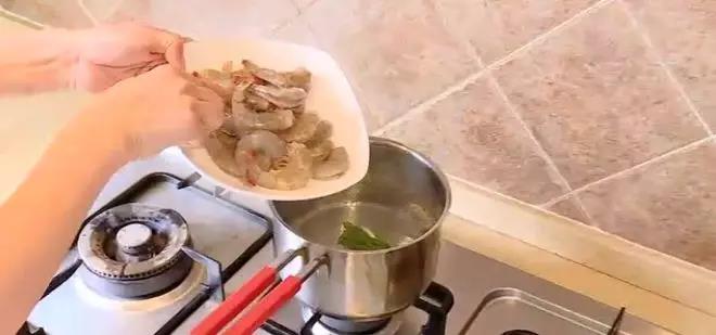 史上最简单美味的快手炒虾,水煮虾简单快手香辣开胃