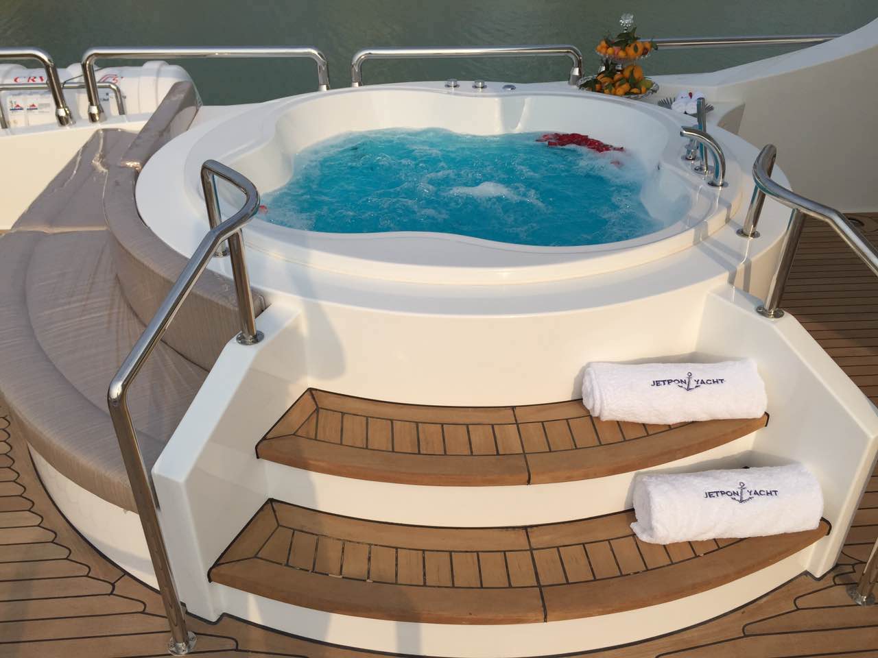 三亚上游艇的真实感受,三亚游艇包船体验