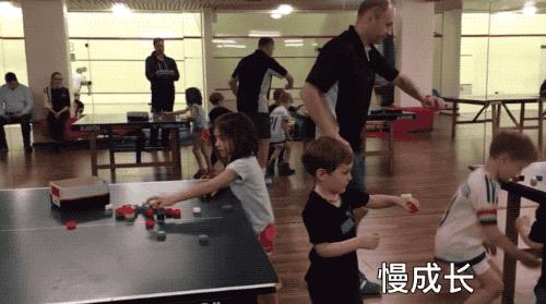 带着孩子可以在家做的运动,在家和孩子一起做的运动