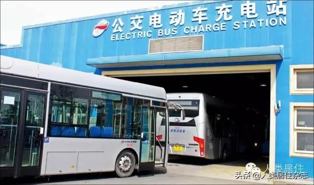 北京首批无人驾驶公交车上线运营,北京绿色公交车视频