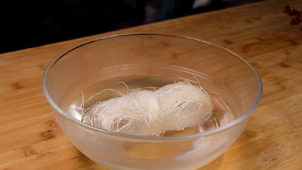 为什么炒粉丝会湿哒哒的,为什么炒粉丝会粘在一起