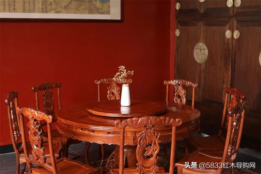 红木餐桌与现代简约风格的搭配图,轻奢新中式红木餐桌最新款式
