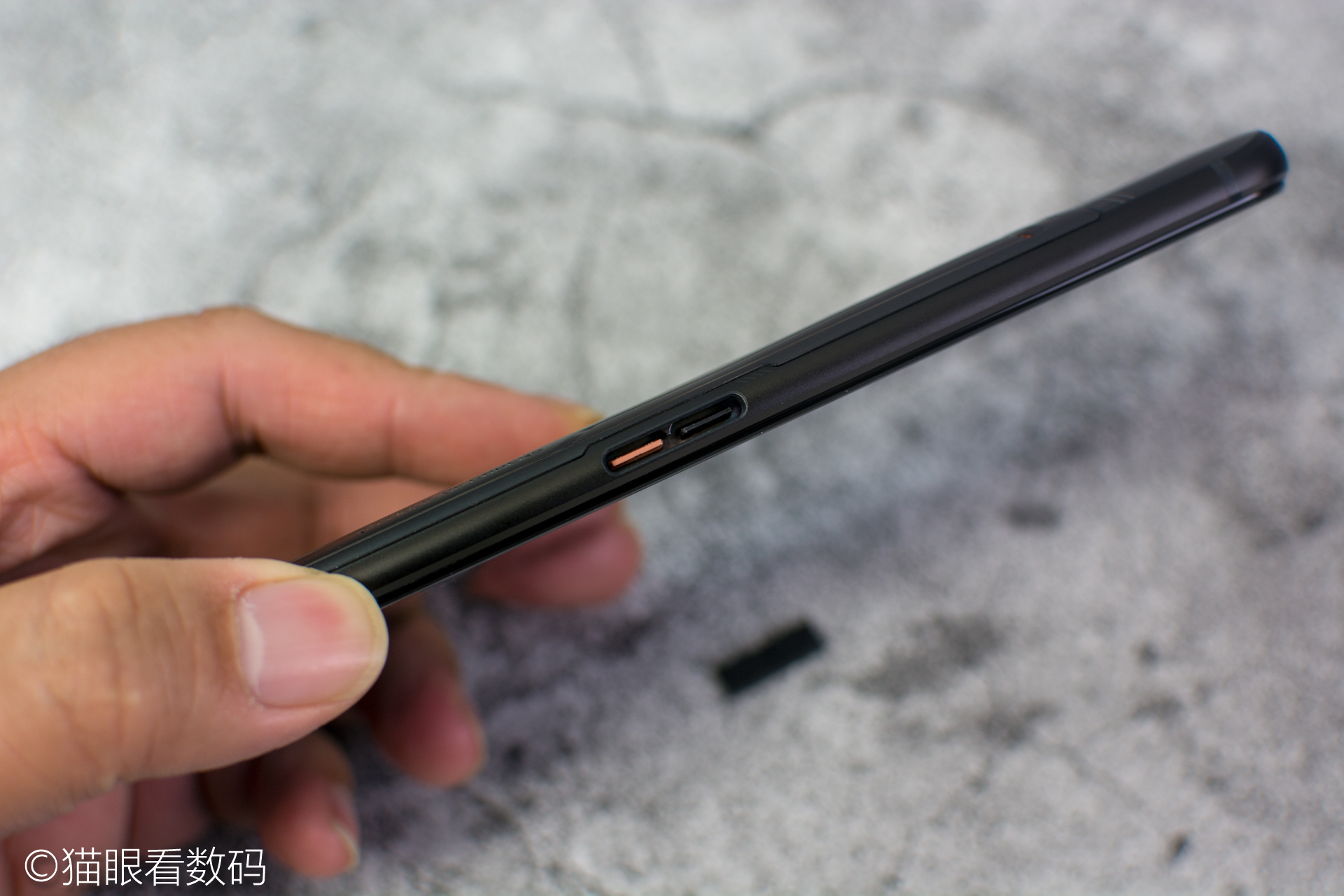 华硕rog2代游戏测评,华硕rog手机2代精英款