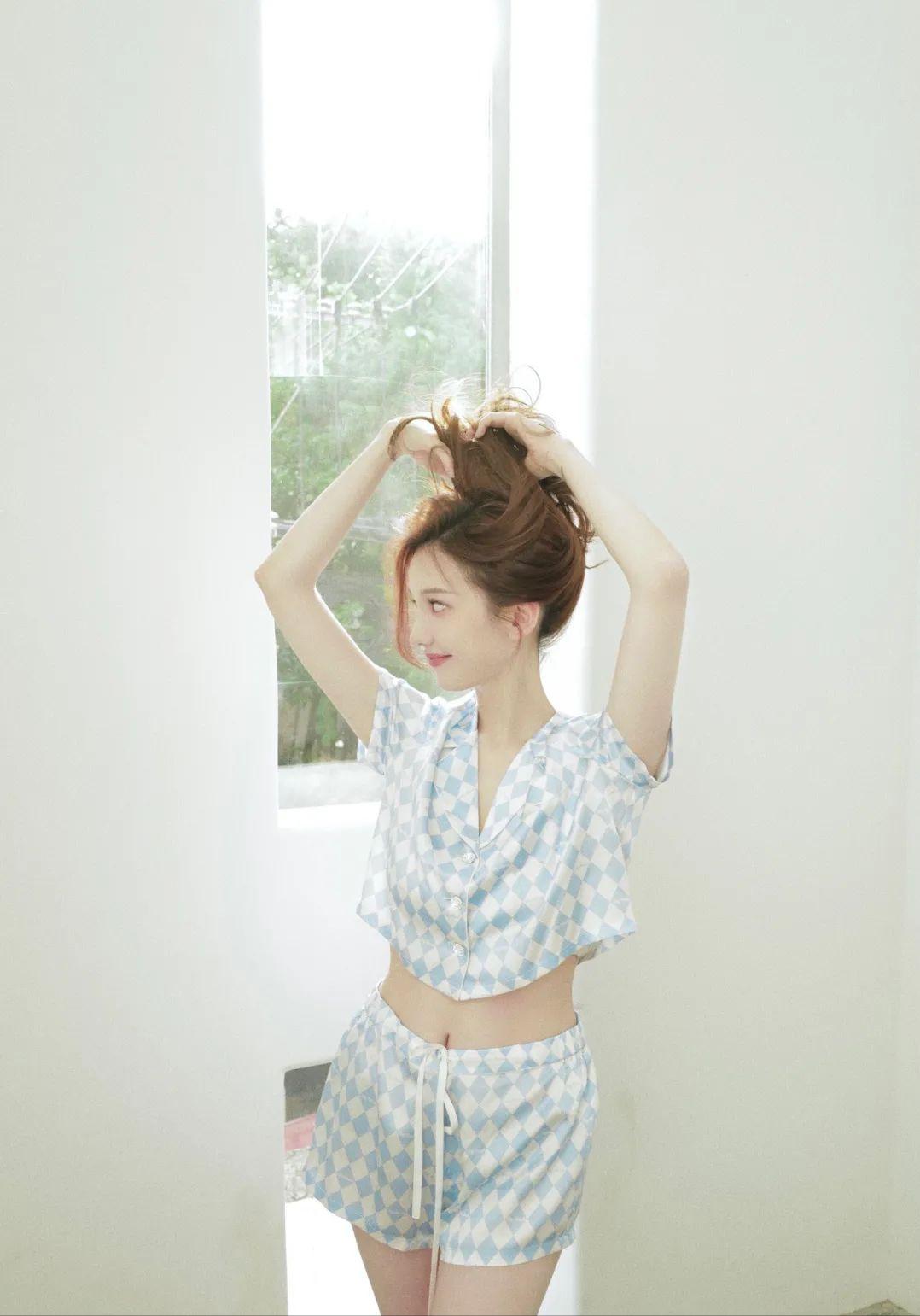 奚梦瑶代言的真丝家居服,silkymiracle成都专柜