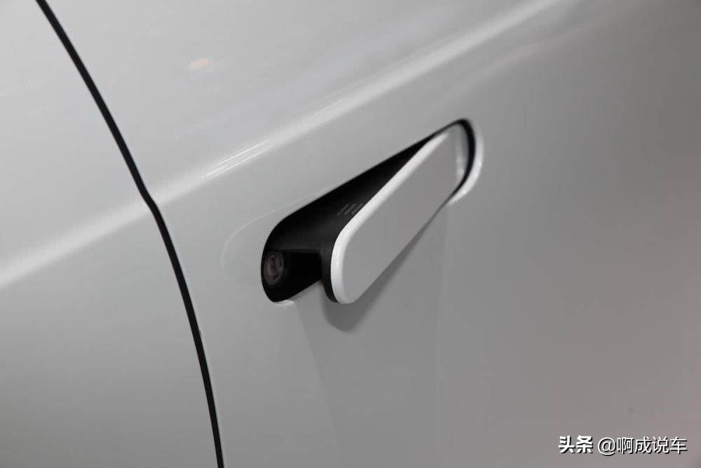 本田抢了铃木“电动奥拓”，与保时捷相同的四轮独悬，竟用单踏板