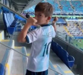 小蒂和洛逸接吻场面,安东内拉前一秒庆祝梅西进球