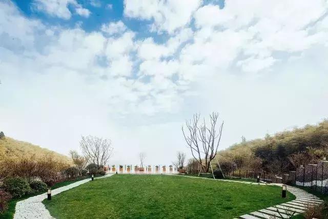 德清最高峰上的云端民宿，躺在离星空最近的床上