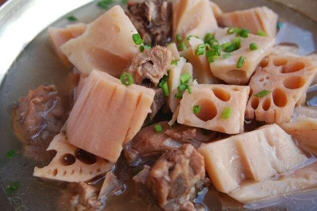 炖莲藕颜色发黑是什么原因,排骨莲藕汤的做法莲藕不发黑