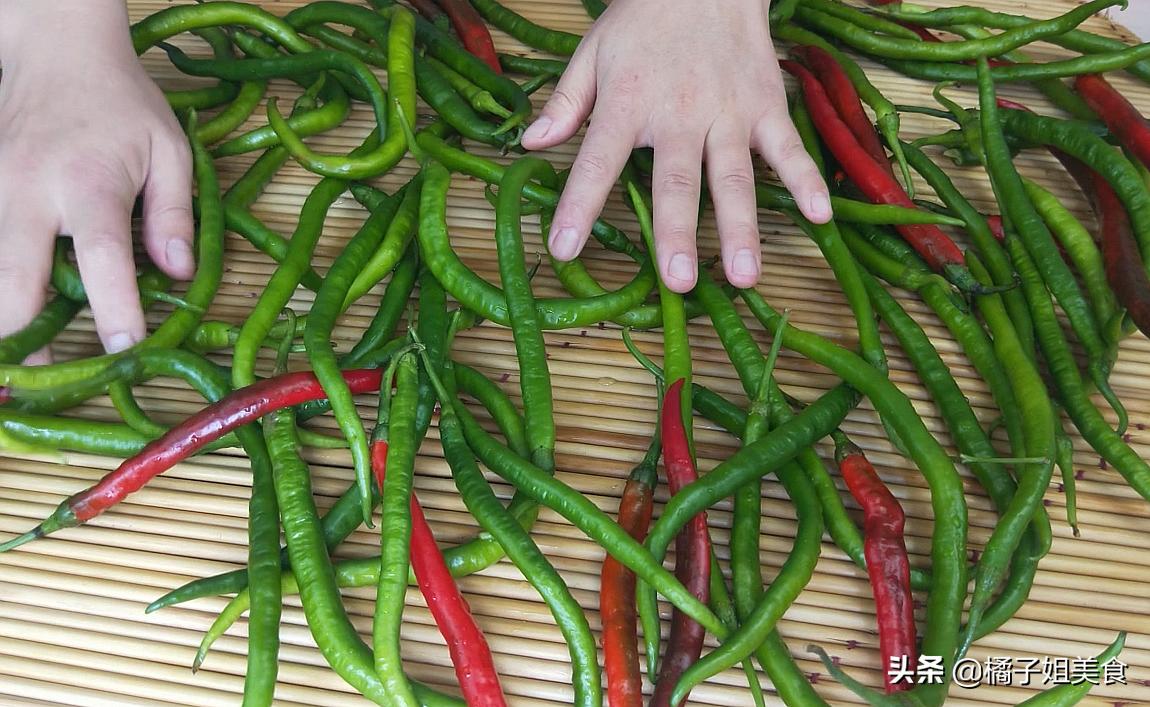 酸甜辣椒腌制方法最简单的,腌制整个辣椒10斤辣椒放多少盐