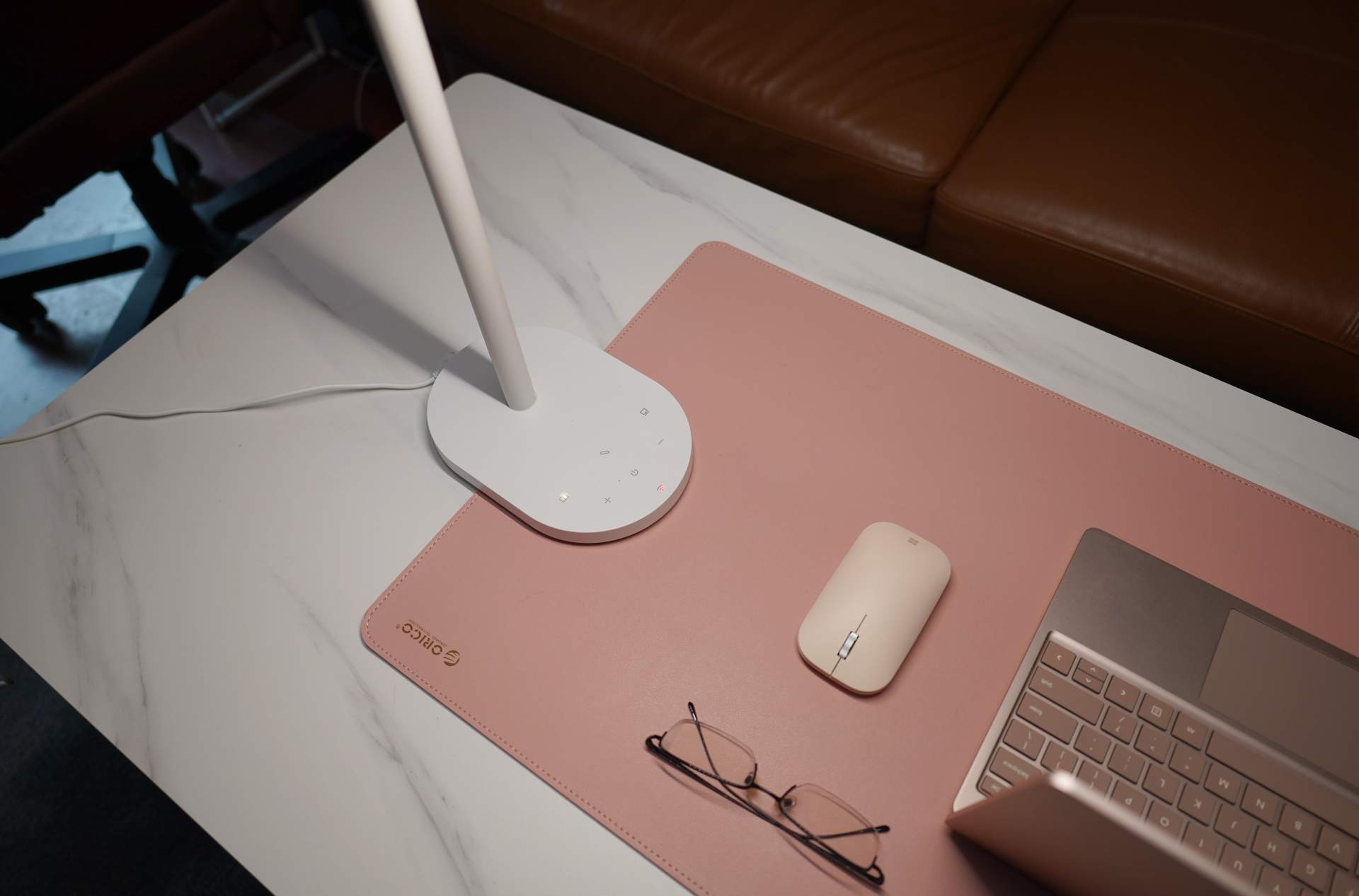 护眼台灯台式和落地款如何选,高性价比护眼台灯选择