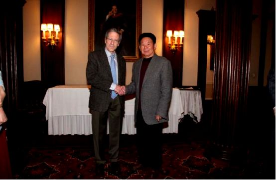 一瓶生发精仨首富，他开上了中国第一辆法拉利，名字还曾上太空！