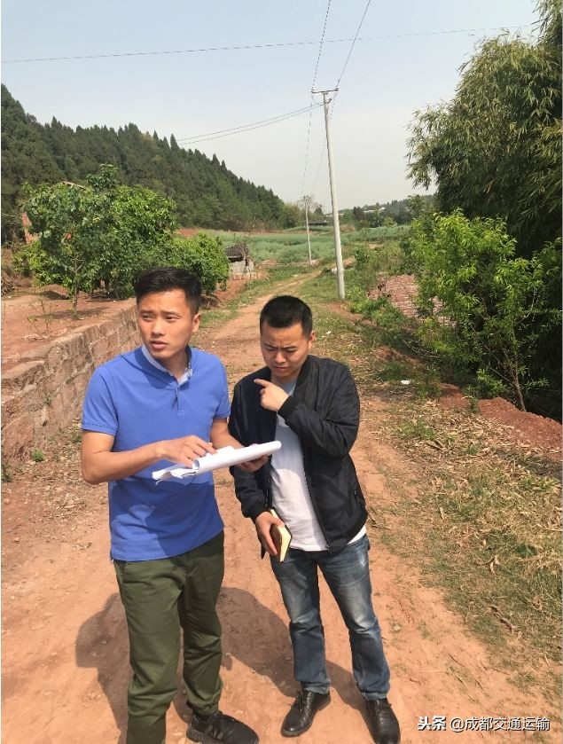 穿上跑鞋奔跑在熟悉的道路,穿上跑鞋踏上赛道