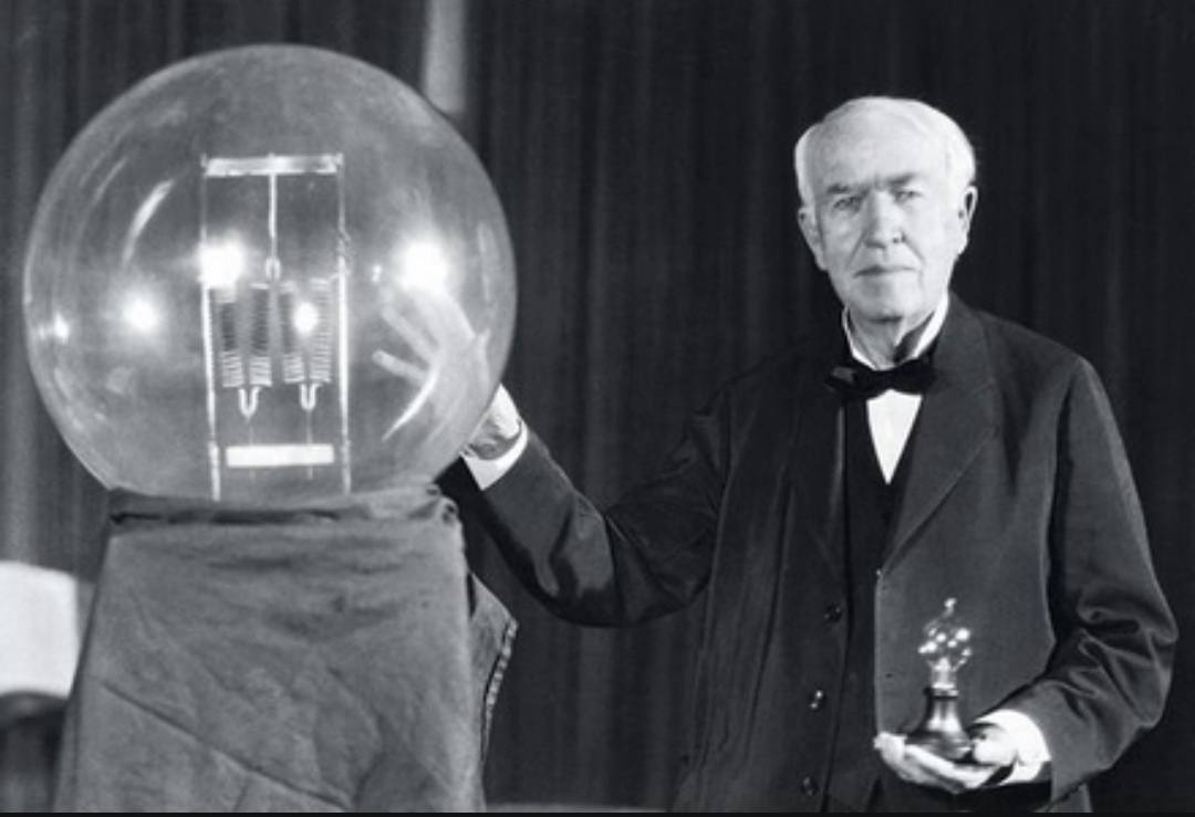 瓦特发明了蒸汽机还是发明了电灯,瓦特发明电灯失败多少次才成功