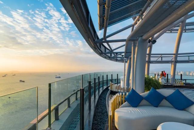 三亚凤凰岛夏天玩不够，住地标酒店，吹海风赏海景，学生*党**都夸好