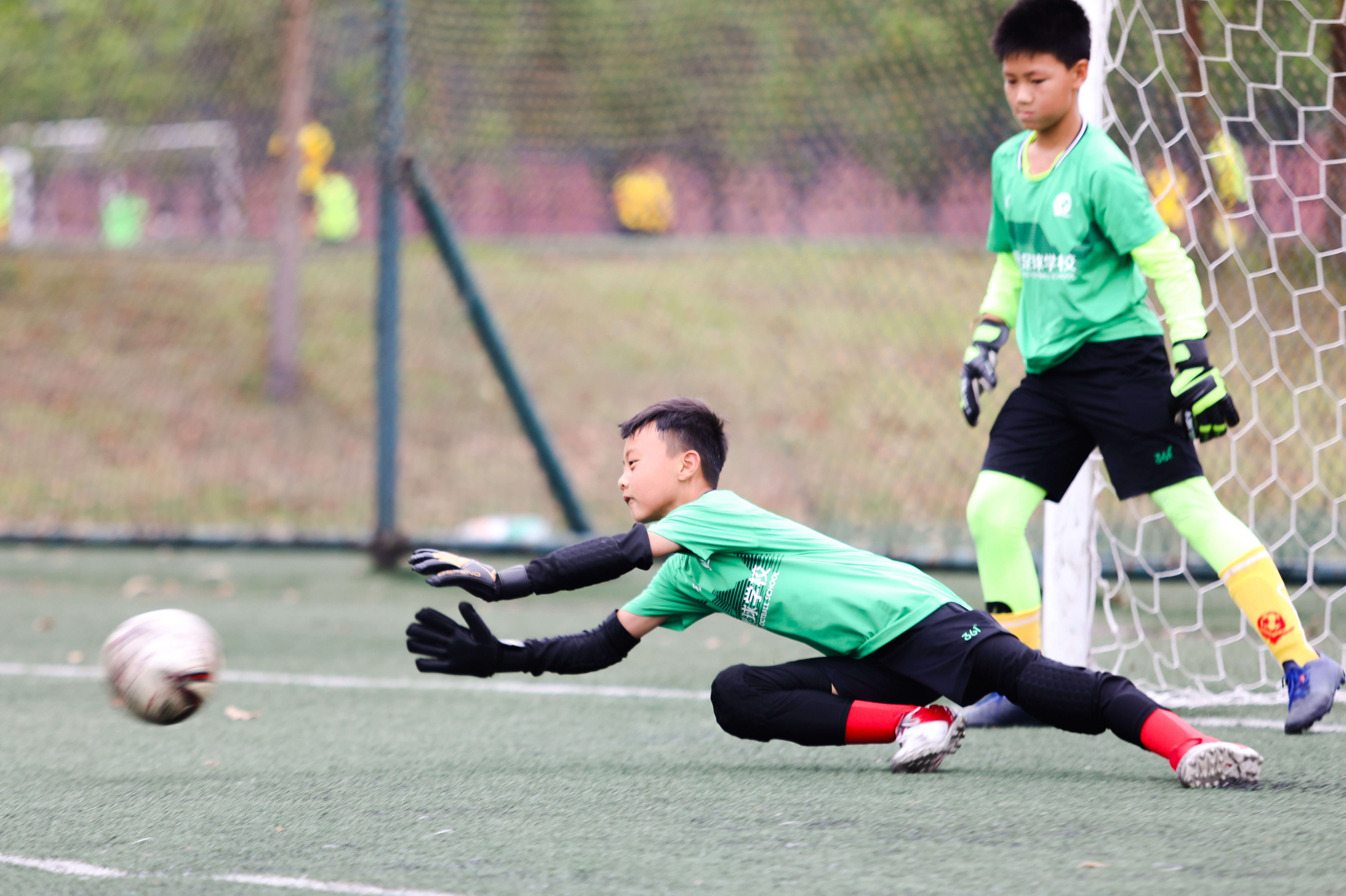 妈妈们看过来,这个夏天送孩子上学习班,不如学这项最男人的运动