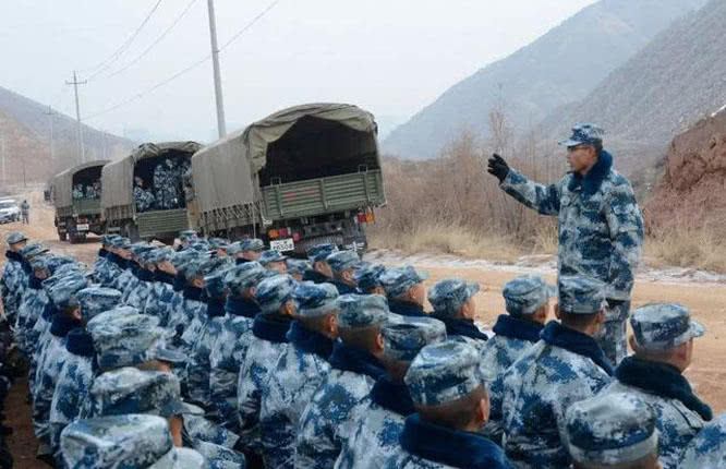 空军防寒皮大衣,空军迷彩军大衣