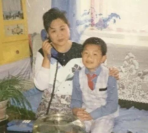 唱歌被骗钱,大鹏当年为啥能请这么多明星