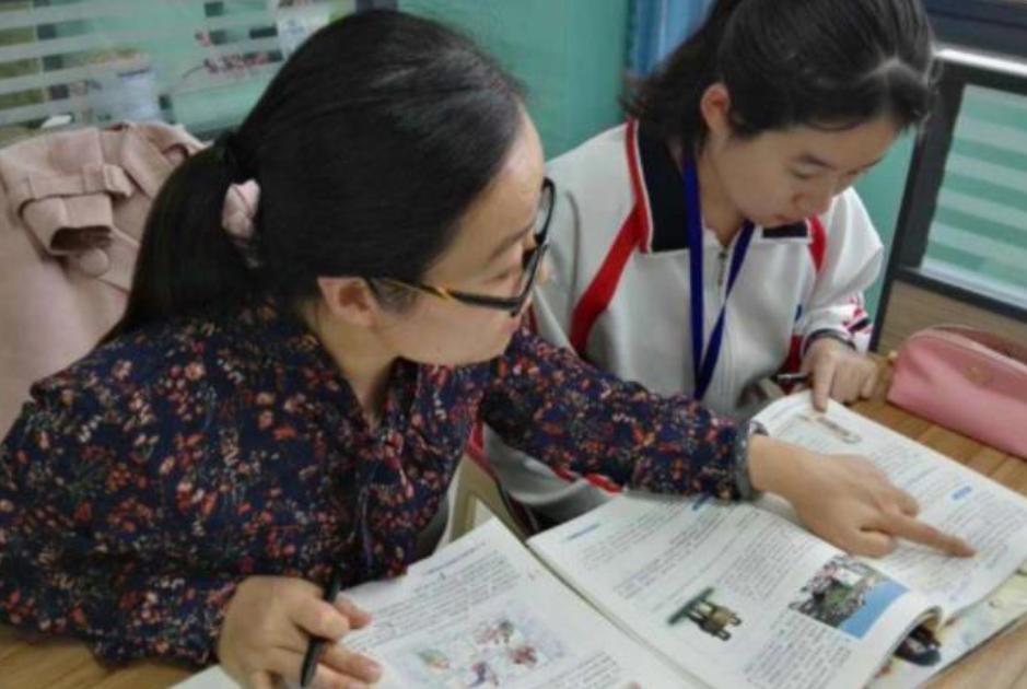 家长不想支付补课费，并向教育局举报，学生开学后悔之晚矣