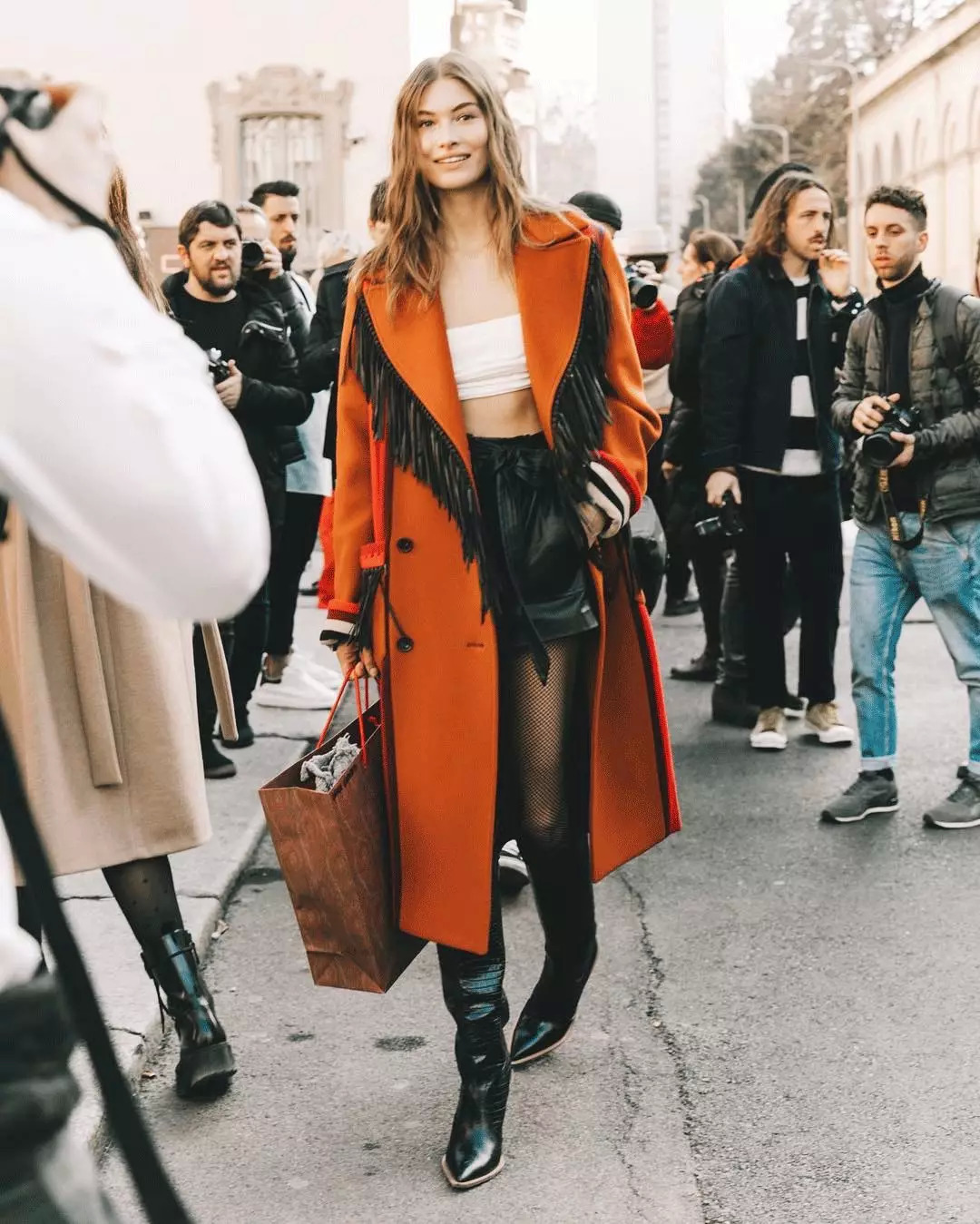 这种靴子长得这么丑又显腿短，可刘雯、泫雅却爱得要死