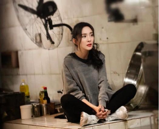 杨幂的桃花眼排名第二,杨幂暖心拥抱