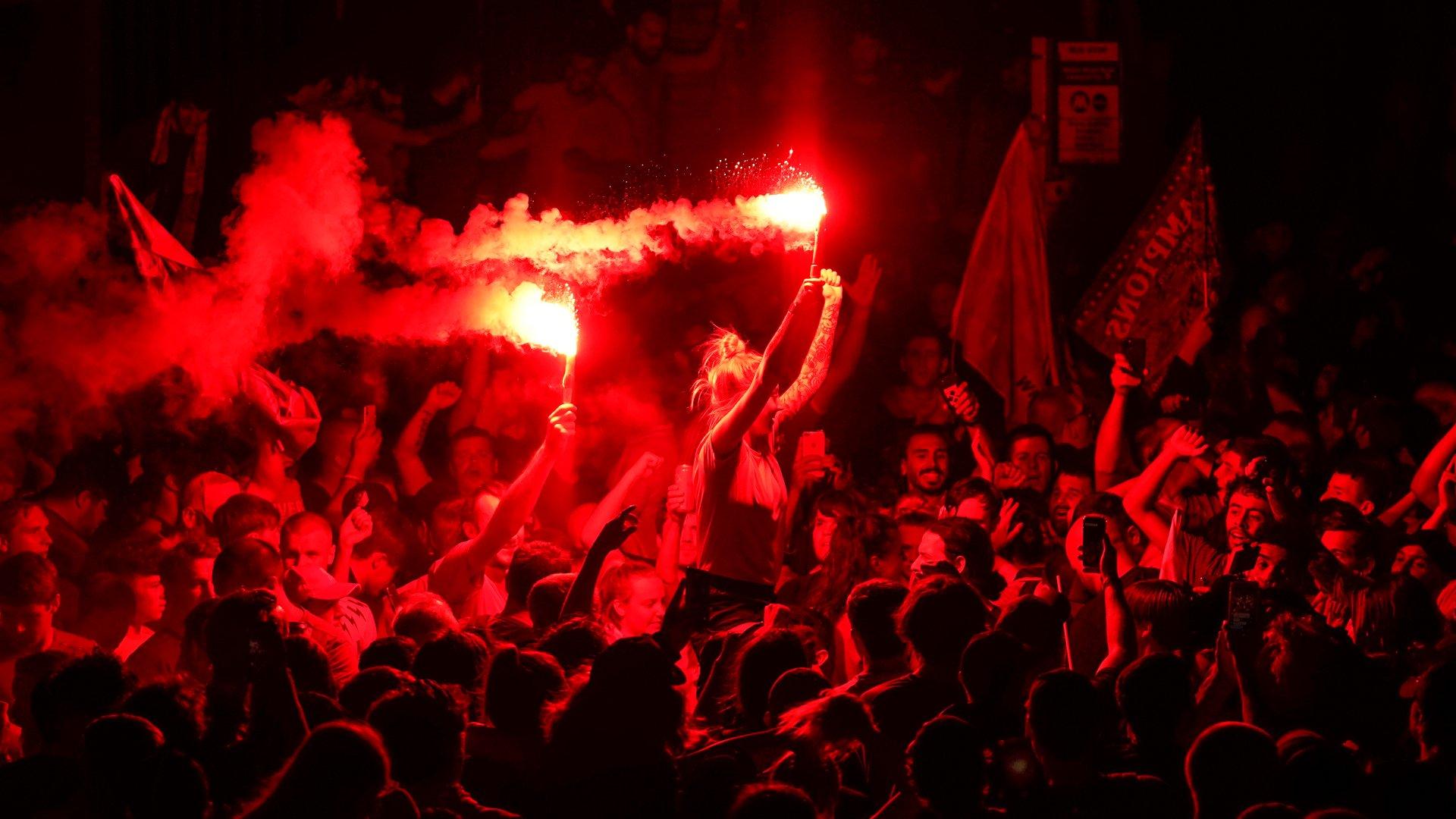 鐩樼偣瓒崇悆鍦轰笂鐨勭悆杩风殑鎭跺姡琛屼负,琚悆杩疯拷姹傛尐鎵撶殑鐞冨憳