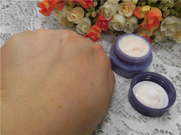 悦诗风吟济州寒兰至润精华液,悦诗风吟蓝莓保湿面霜测评