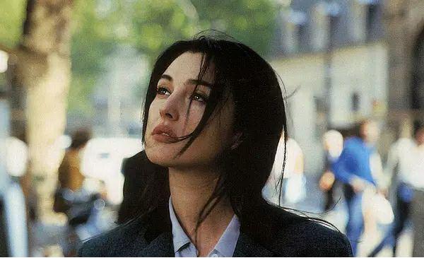 外国女人为什么喜欢染发,英国美女来到中国游玩