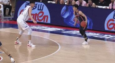 易建联生涯最高分19板6盖帽,易建联生涯最不可思议一球