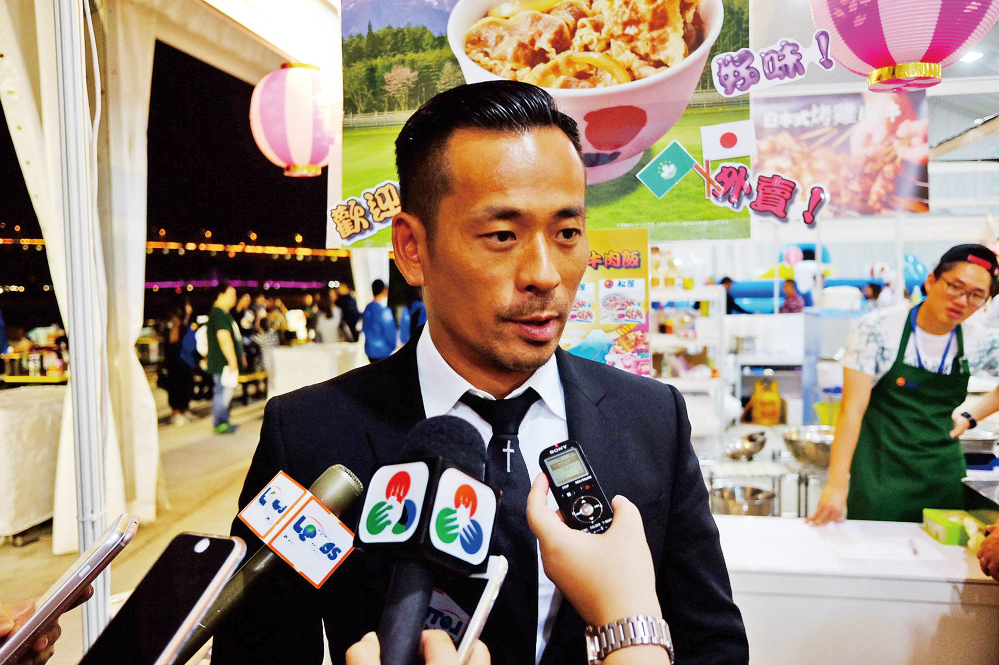 身价百亿的周焯华：风流情史数不尽，一妻一妾太潇洒