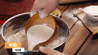 金灿灿的油条,金灿灿的油条一口一个爽爆了