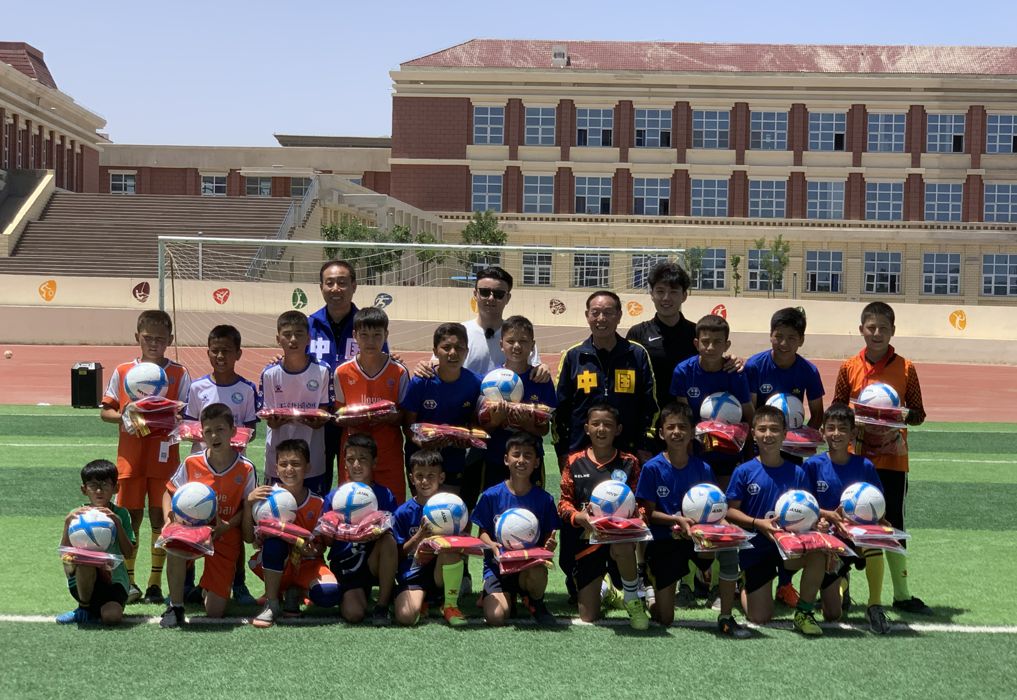 明星来到和田东三县，为的是“疆爱”