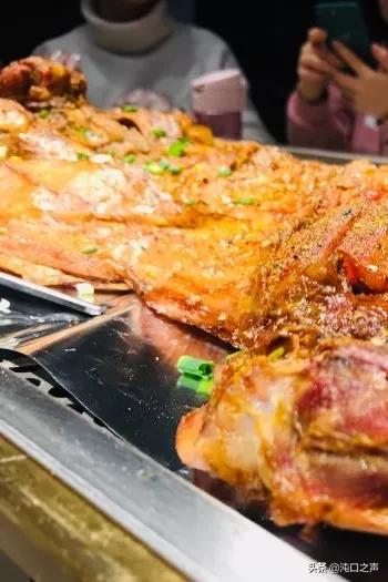 武汉吃烤全羊680元一只,沌口江湖烤全羊