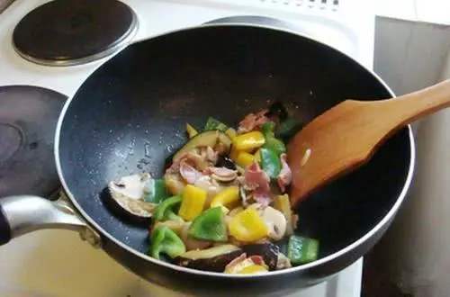 炒菜时太咸了怎么补救,菜太咸了加醋还是加糖