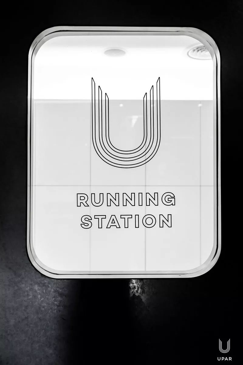 “Valentino红”降临东京，冠希哥说最近的生活“888”