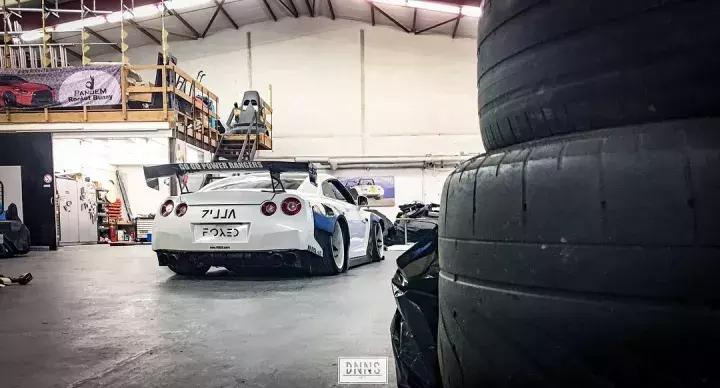 自从坐上了小姐姐的GT-R之后，天天都能体验速度与激情的快感