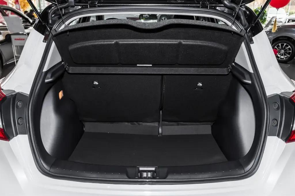 大众高尔夫对比骐达,高尔夫飞度纠结买哪个