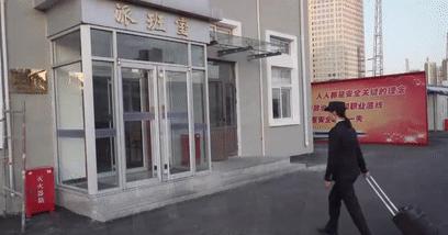 高铁副司机春运夜班的一天,高铁副司机服务春运