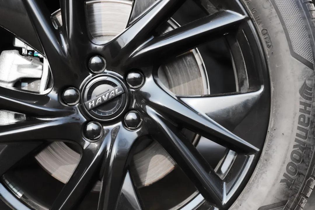 哈弗h63代2.0t最低配多少钱,哈弗h6三代2.0t与长安cs75plus2.0