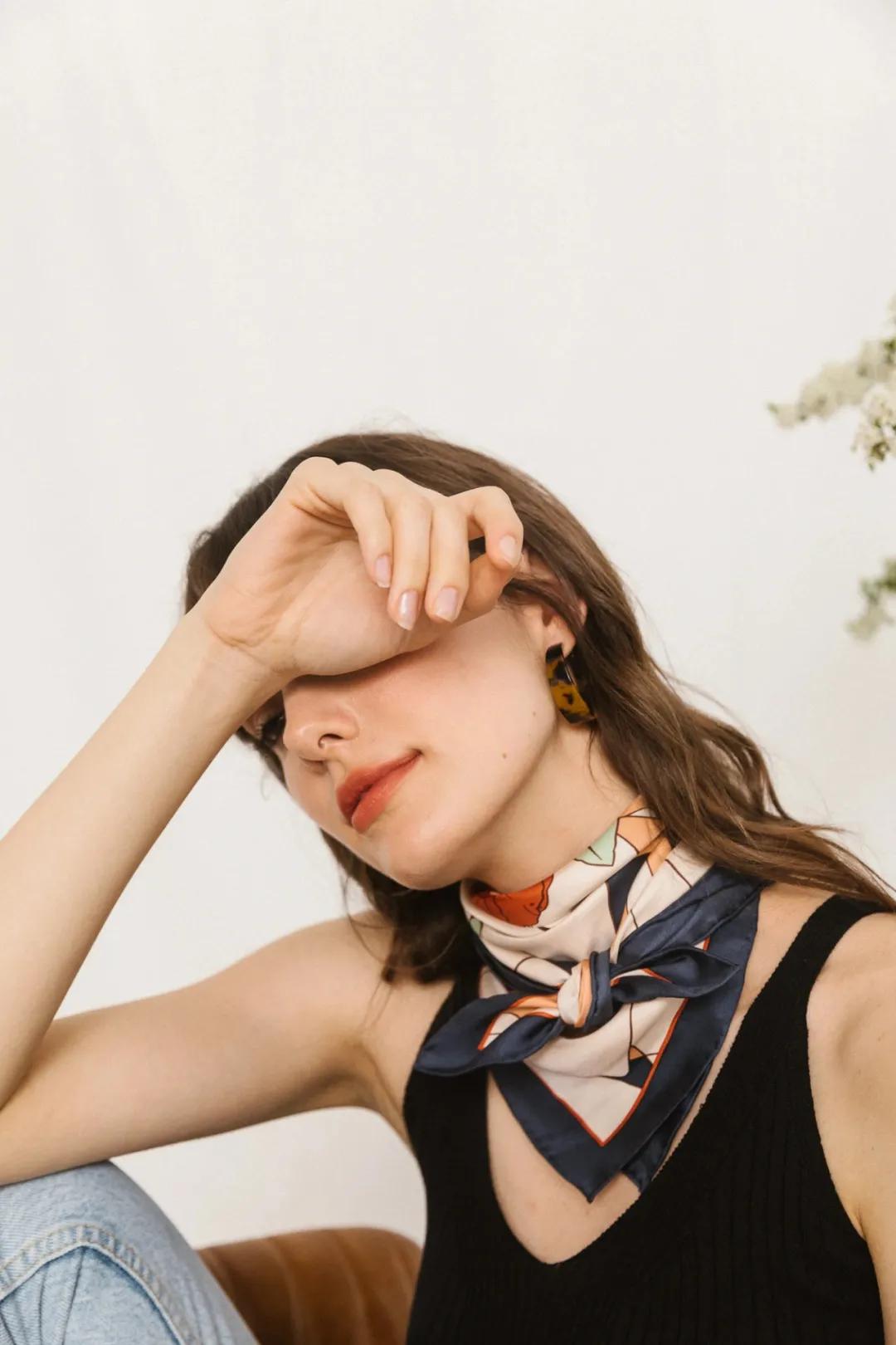 儿童蝴蝶结丝巾编发教程简单好看,丝巾怎么打蝴蝶结最简单的方法