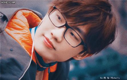 一露面就引起全场大合唱，这首12年前的歌，照样飙升第一