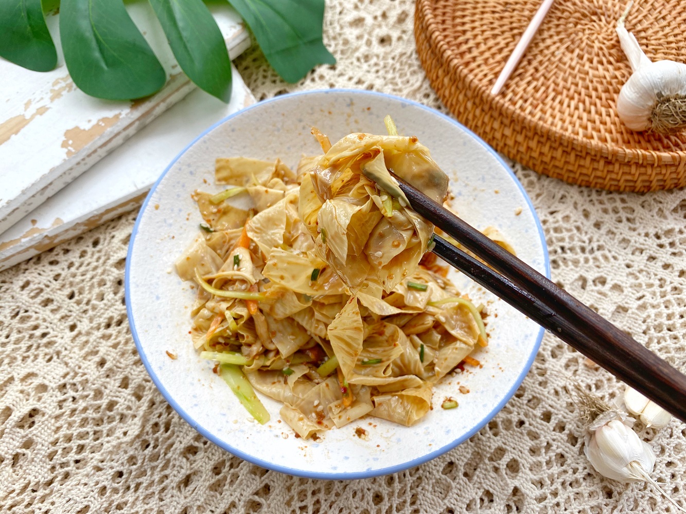 酸辣豆皮汤的家常做法大全,酸辣爽口凉拌豆皮