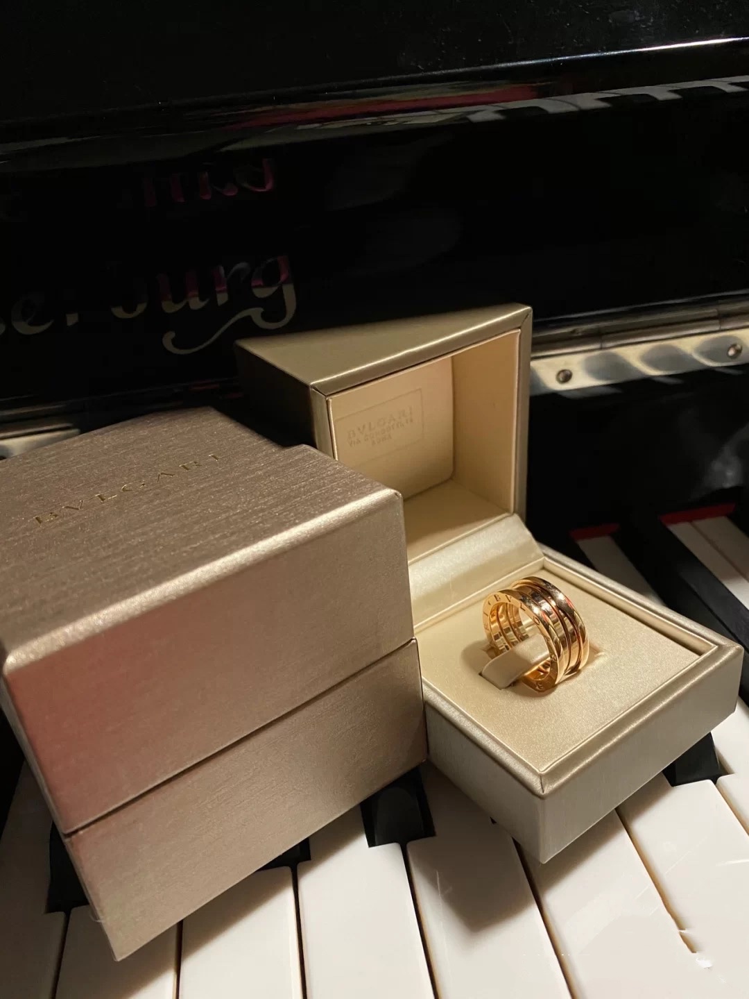 宝格丽戒指如何鉴定真假,宝格丽慈善款戒指鉴定